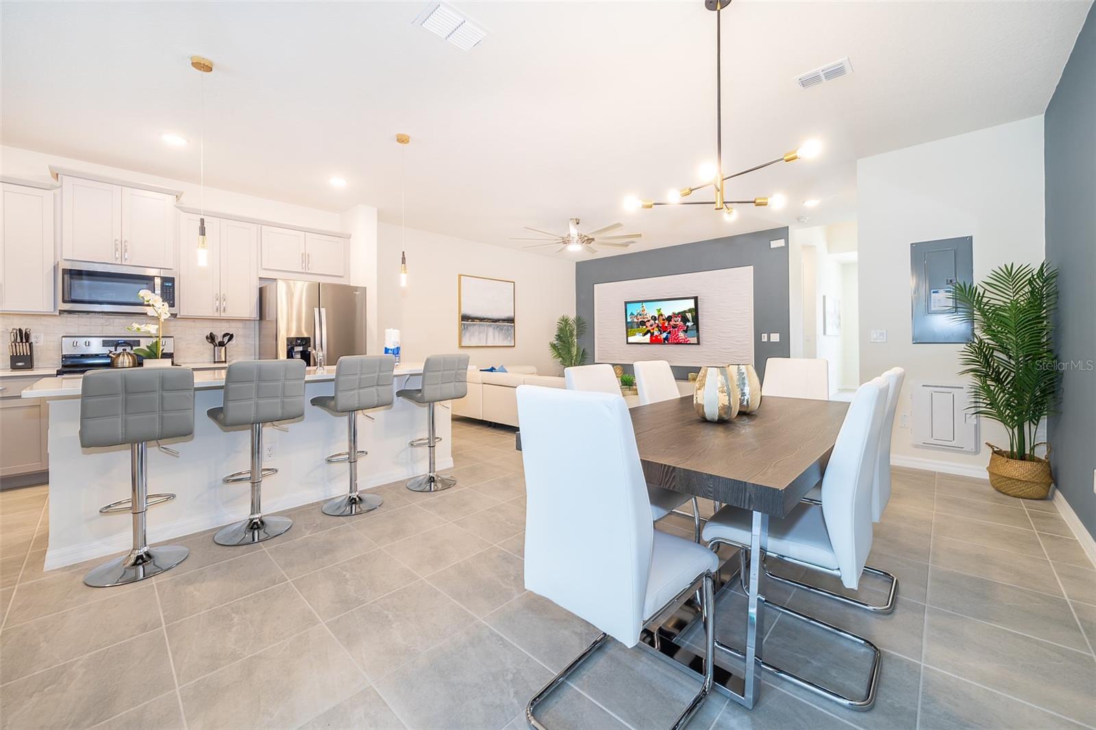 1812 Tropical Palms Circle, FL