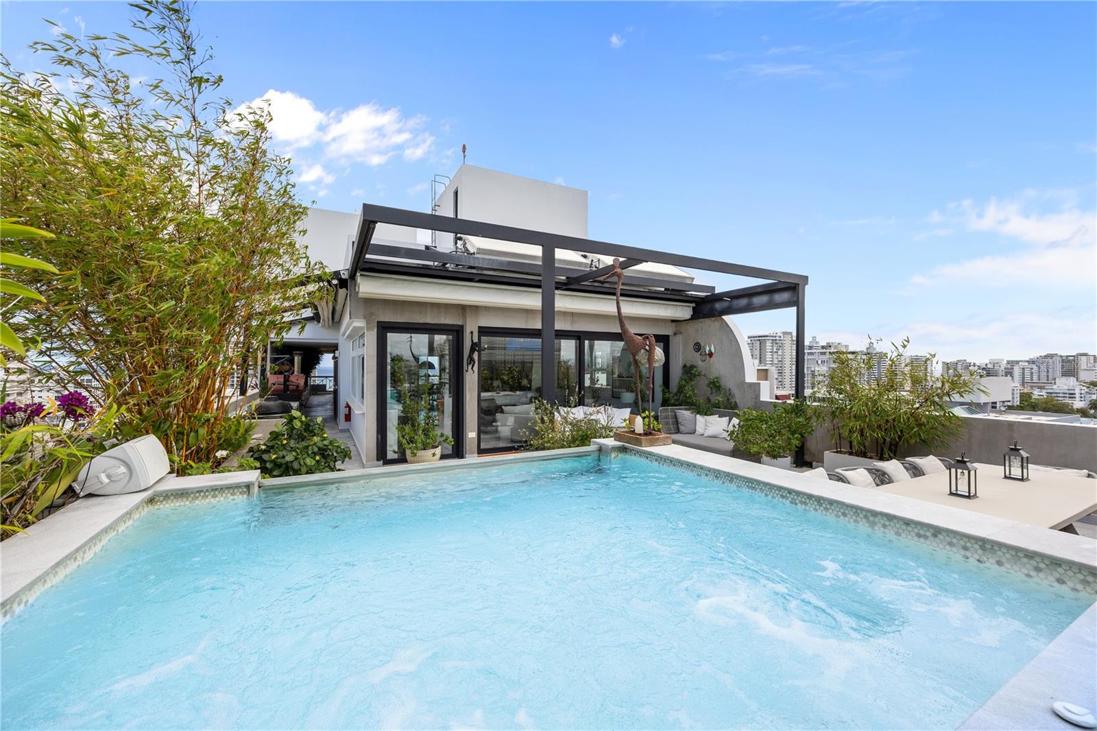 1360 Luchetti Street, Crowne Plaza, PR