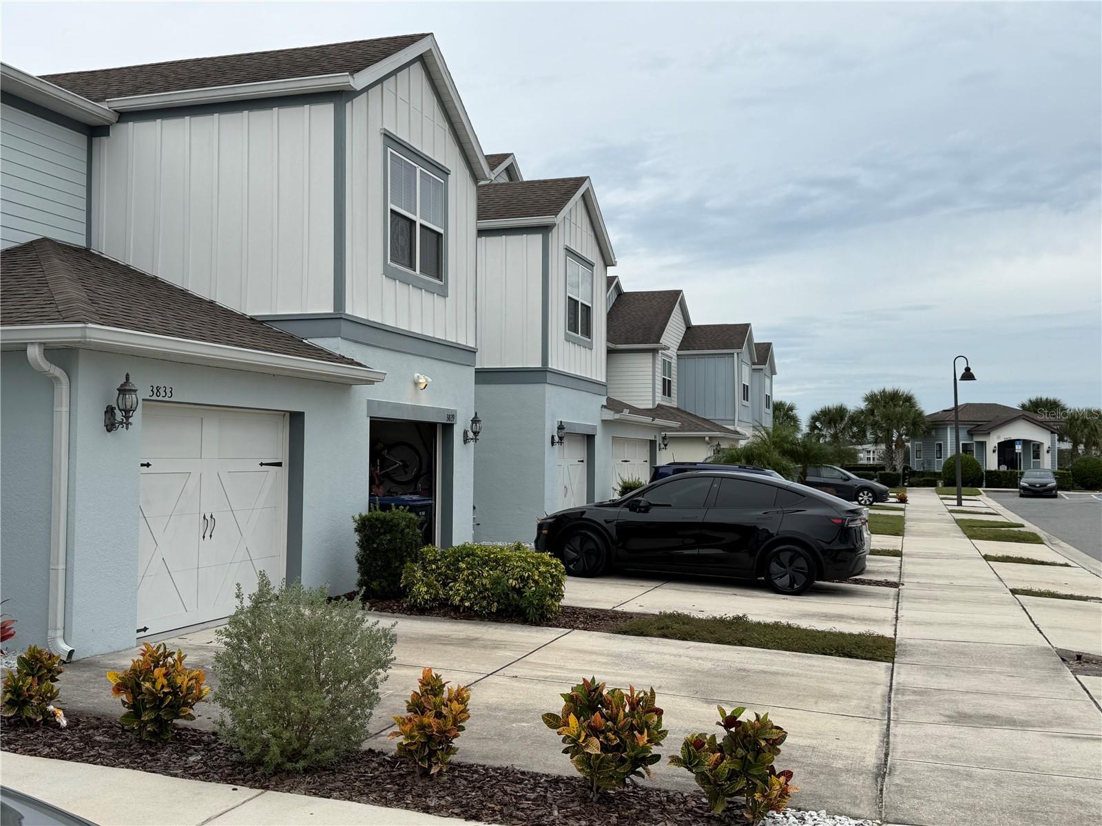 3833 Plainview Drive, FL