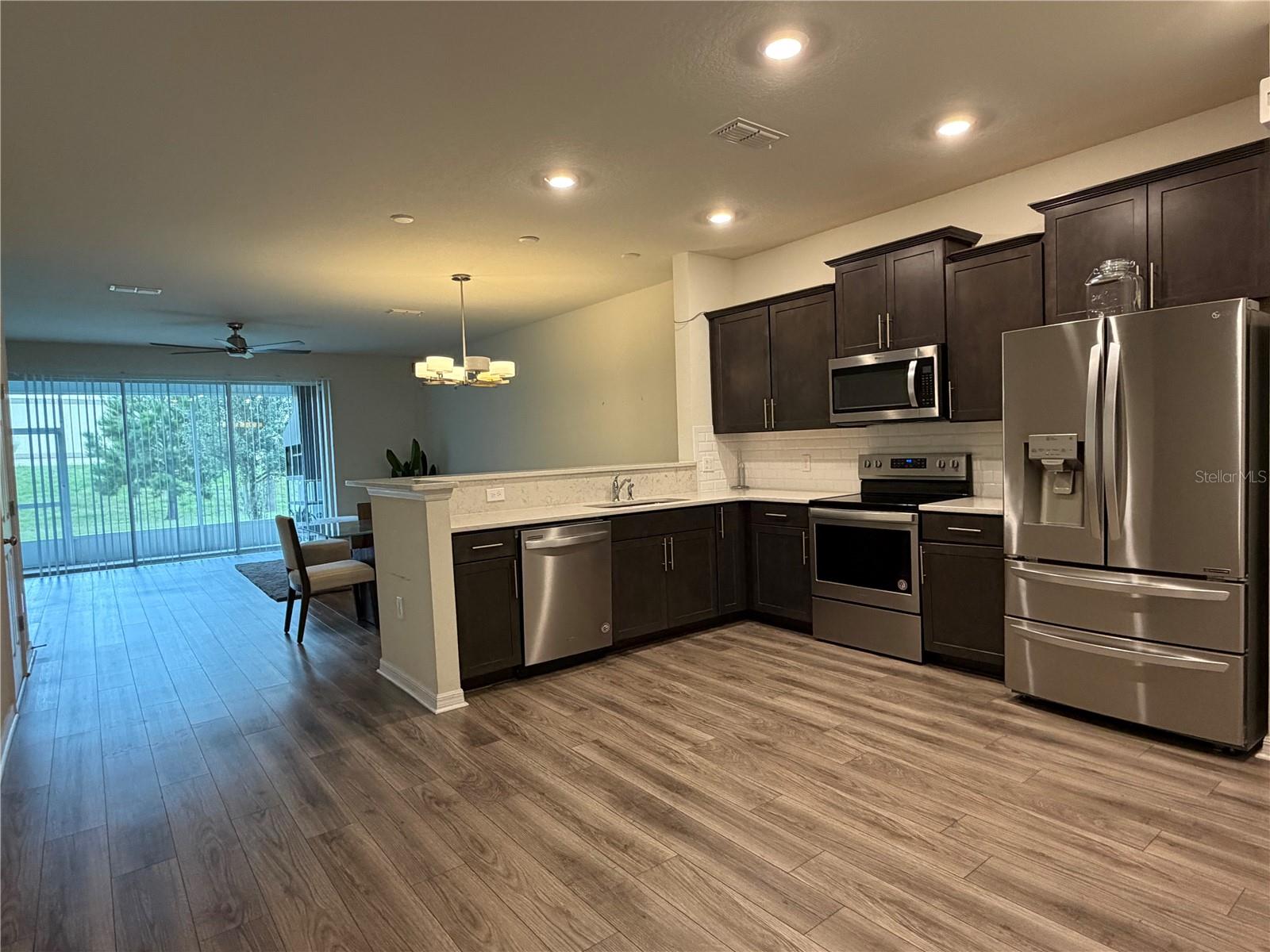 3833 Plainview Drive, FL