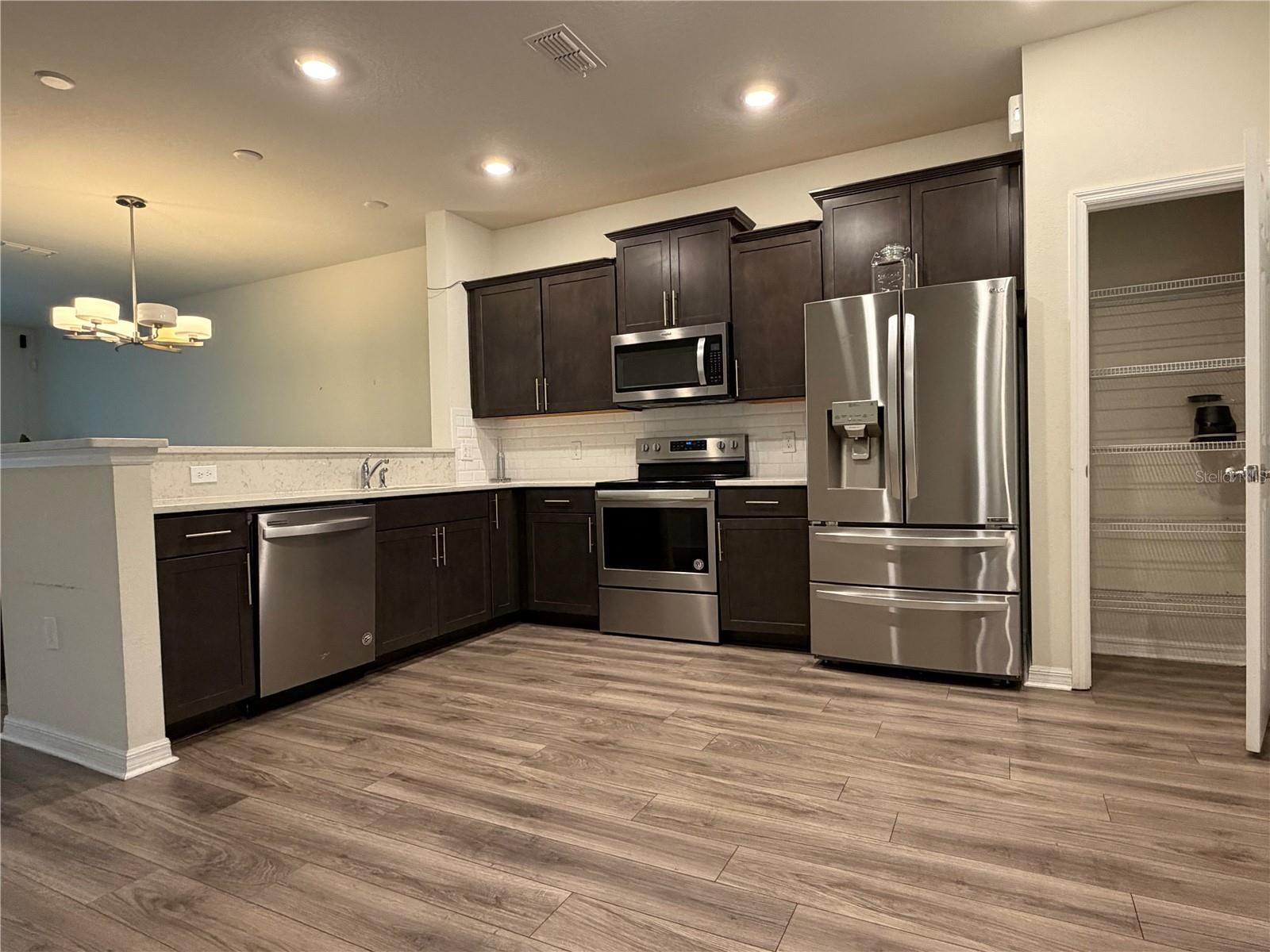 3833 Plainview Drive, FL