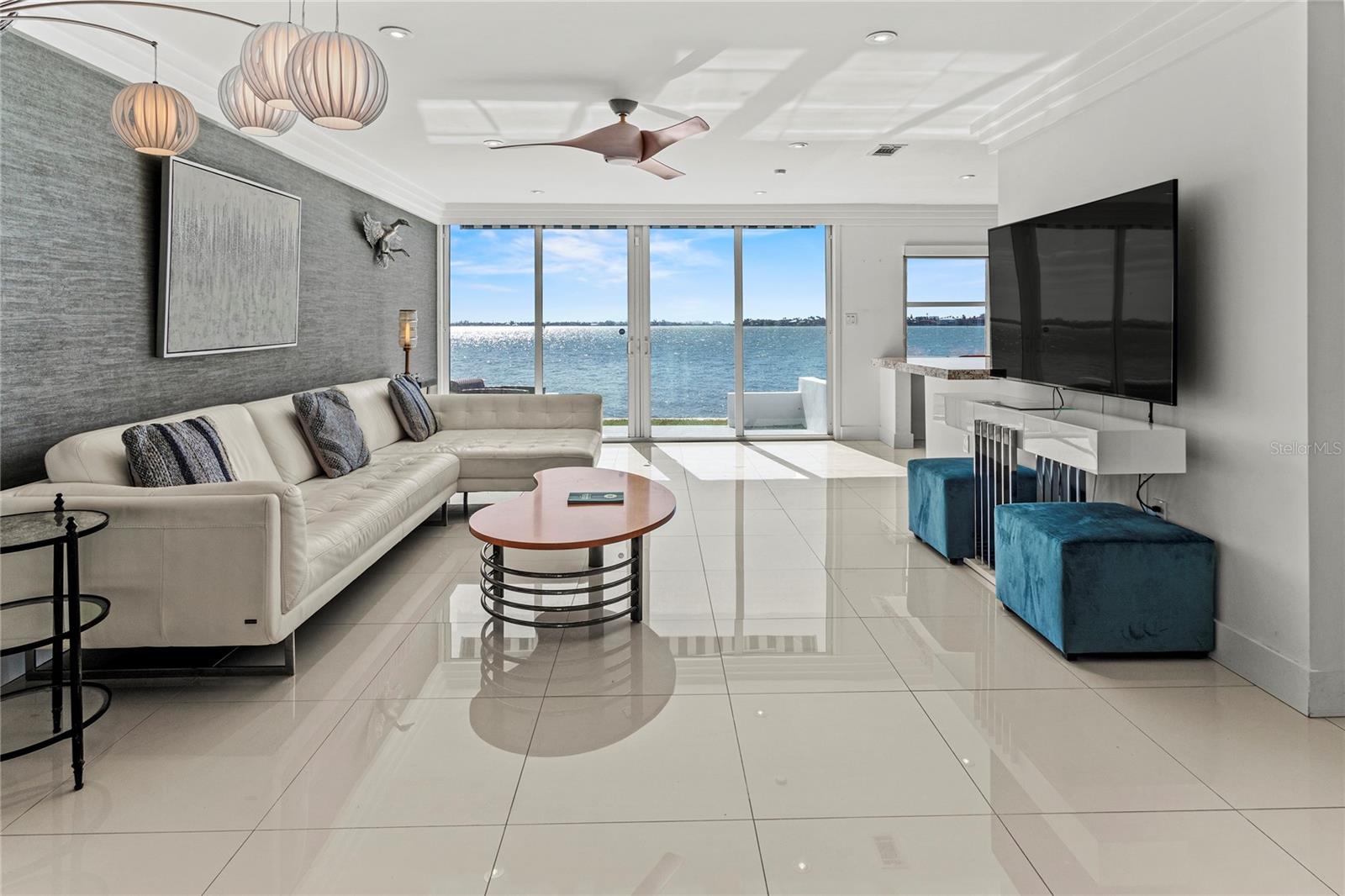 400 Golden Gate Point, FL