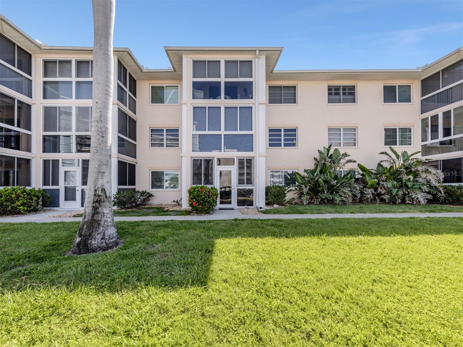 200 The Esplanade, FL