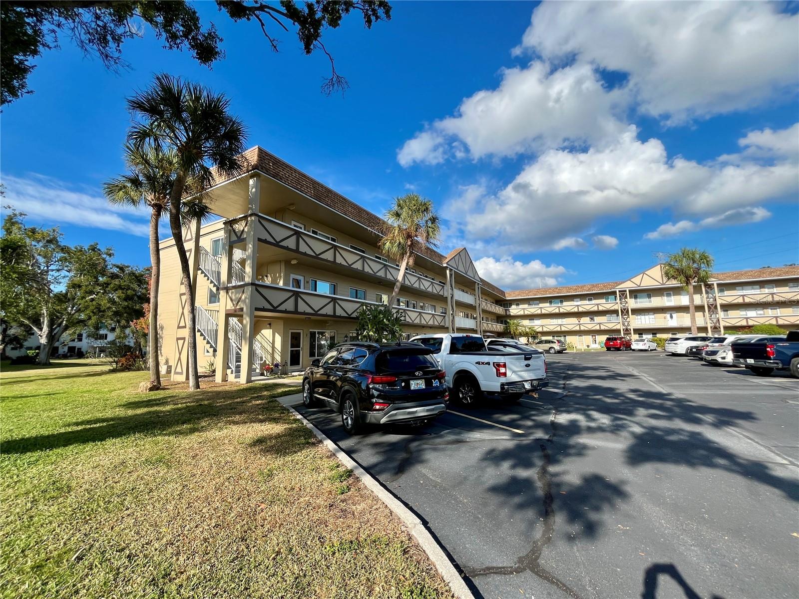 2464 Australia Way, FL