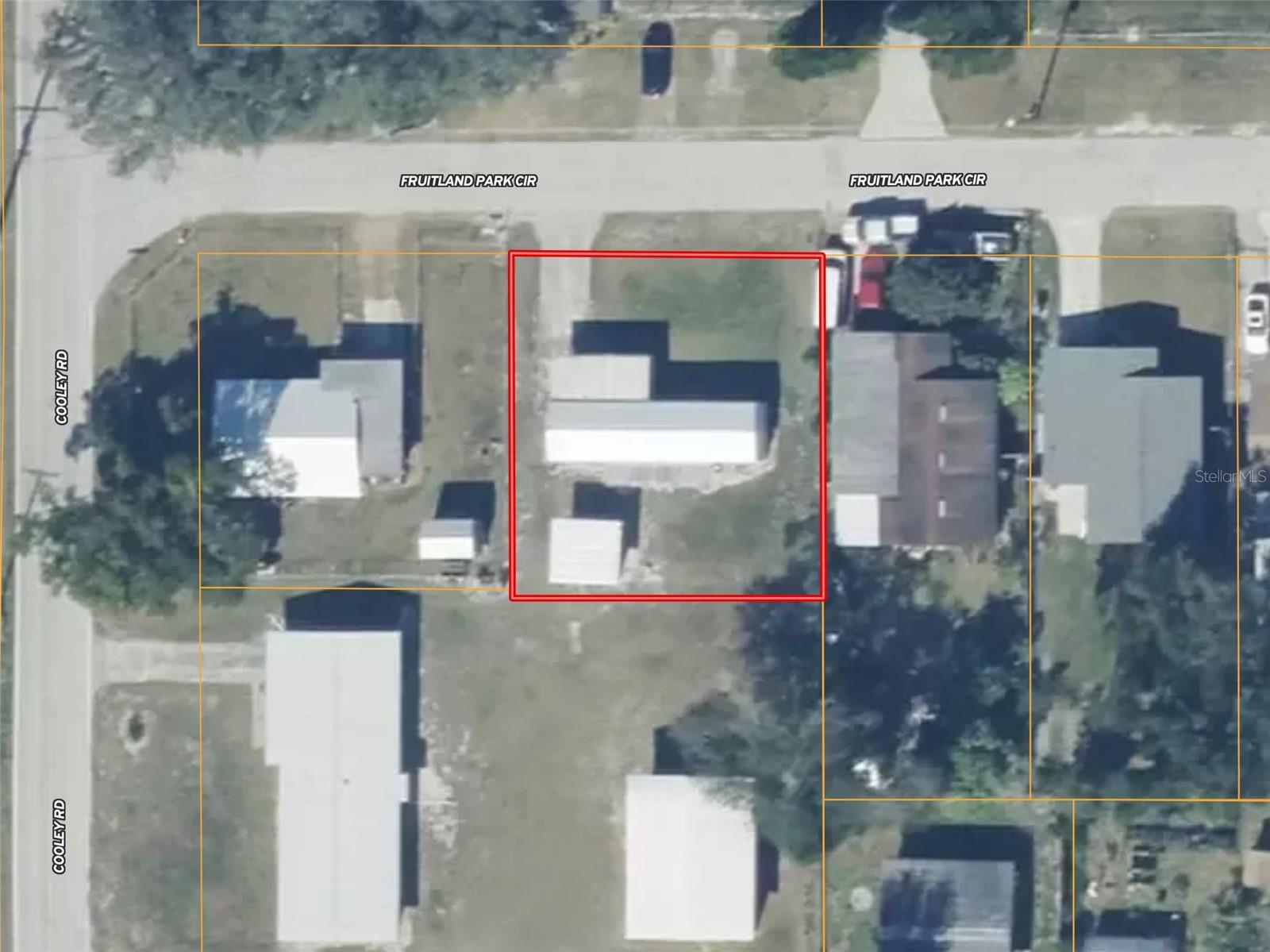 1821 Fruitland Park Circle, FL