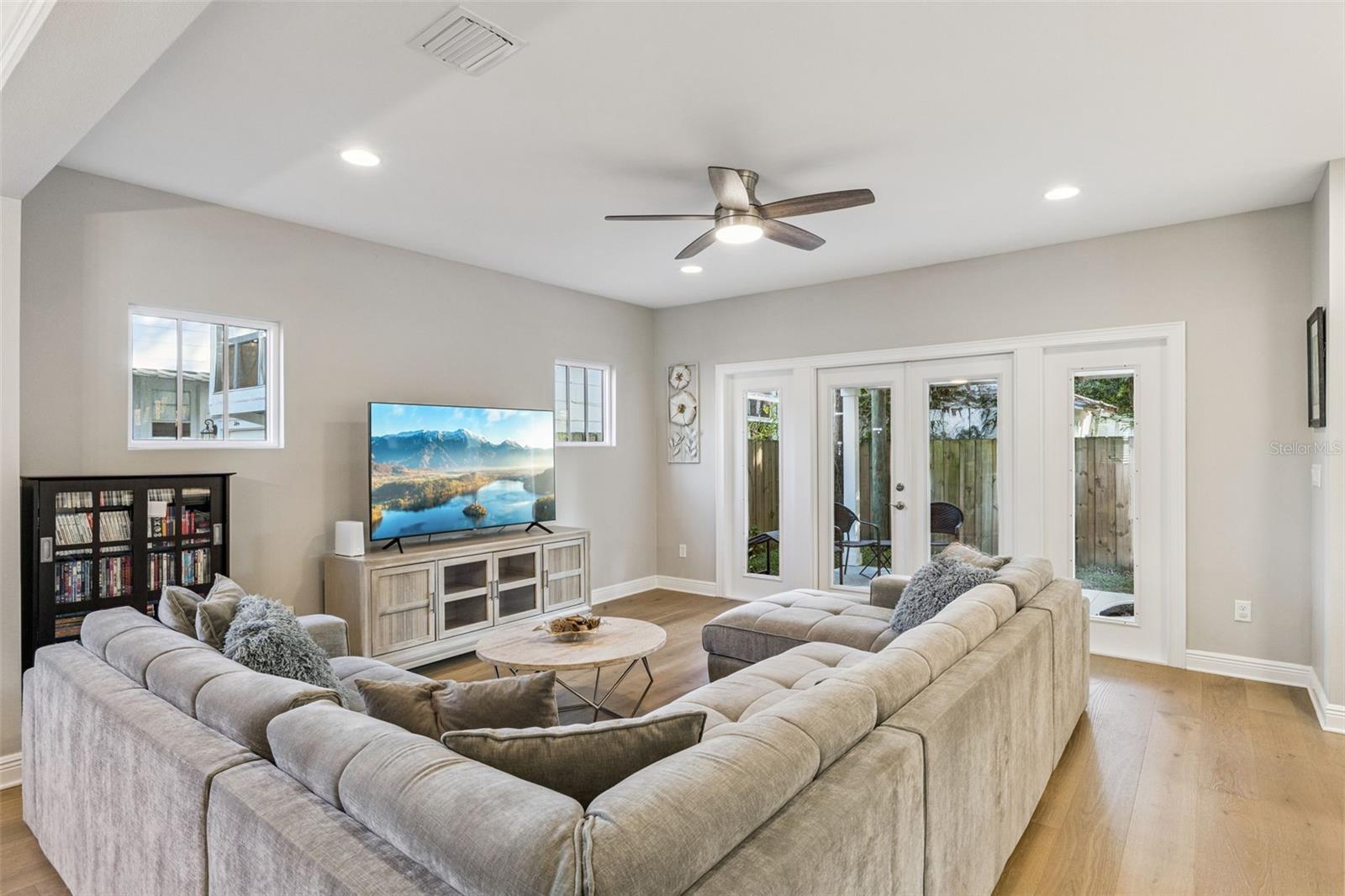 210 Hibiscus Court, FL