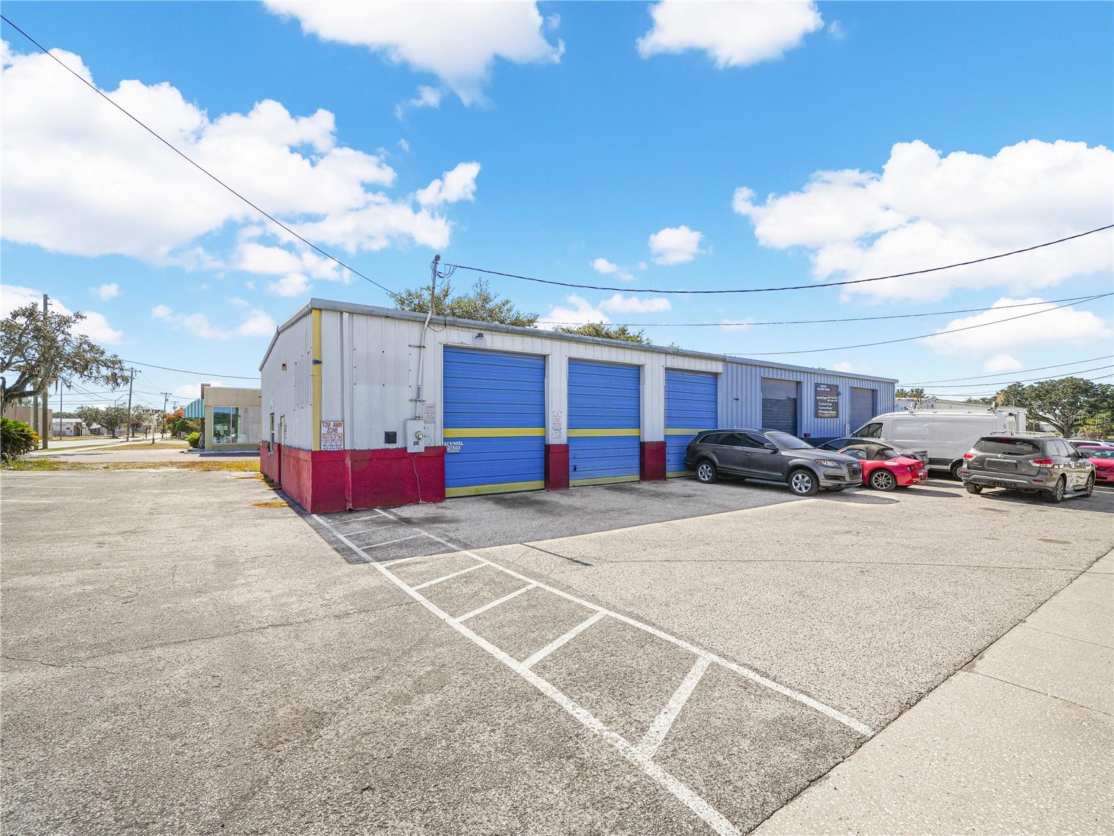 194 Dr J A Wiltshire Avenue, FL