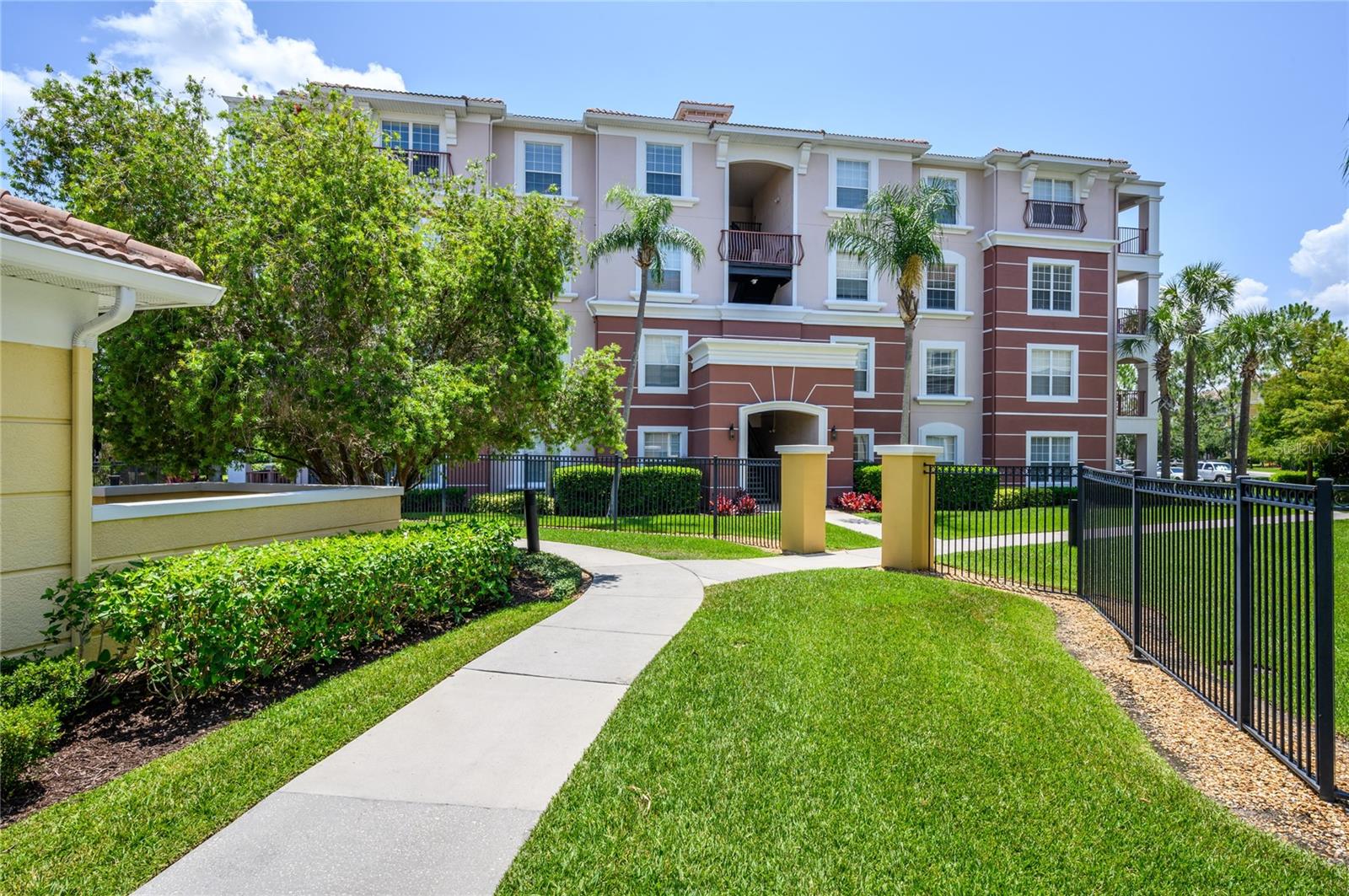5012 Shoreway Loop, FL