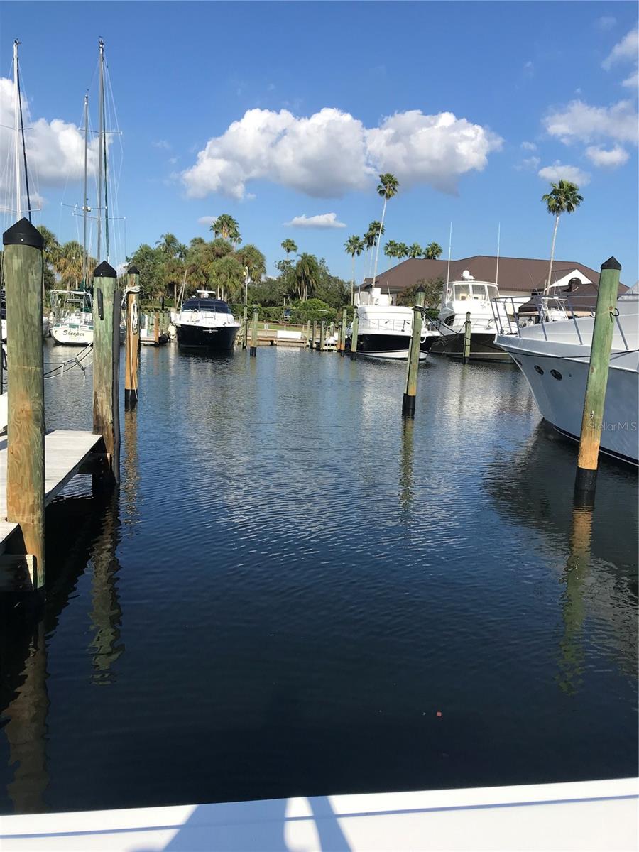 6300 Pasadena Point Boulevard, FL