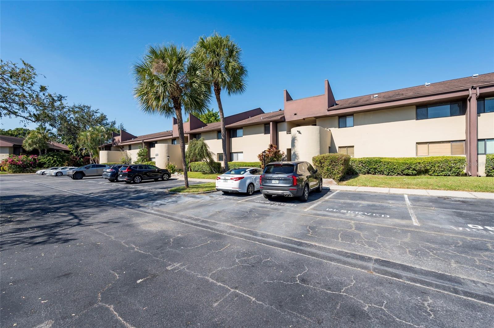 735 Village Drive, FL