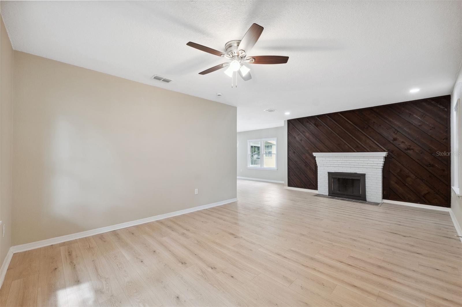 450 Avenue B, FL