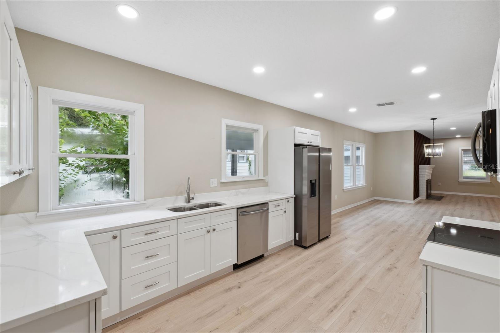 450 Avenue B, FL