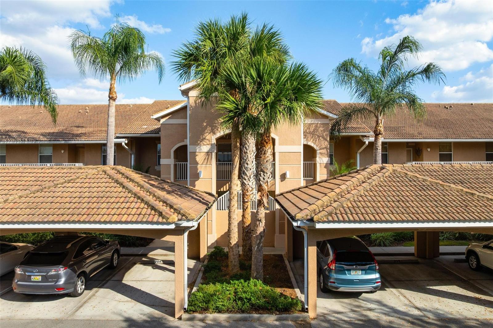 915 Fairwaycove Lane, FL