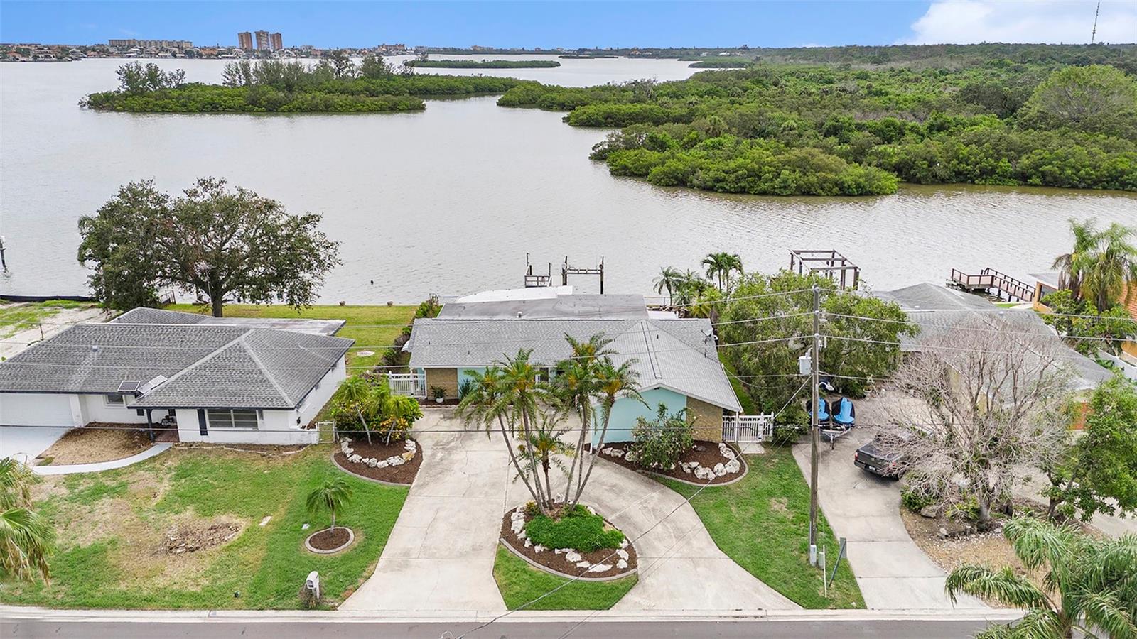 5694 Oakhurst Drive, FL
