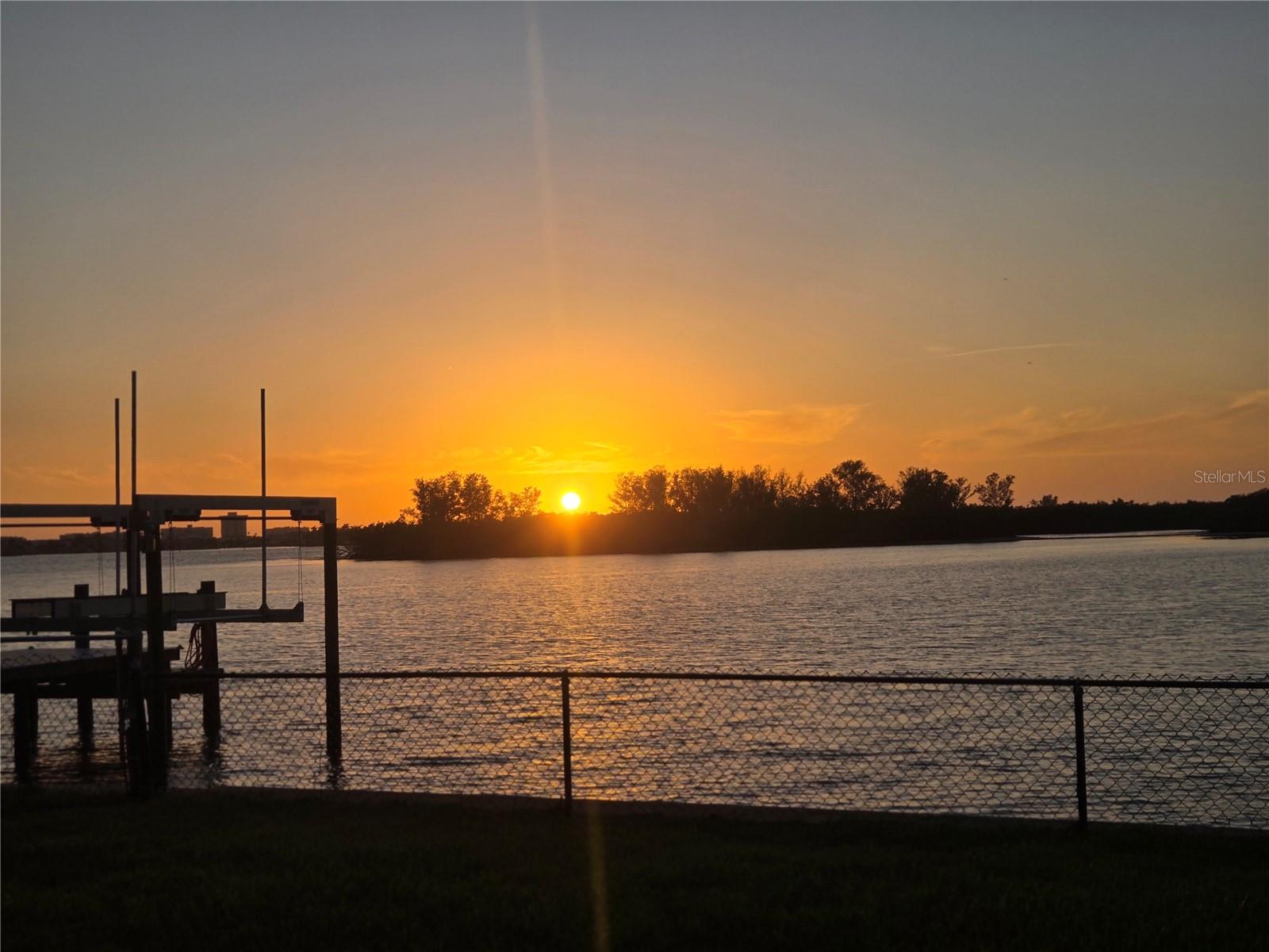 5694 Oakhurst Drive, FL