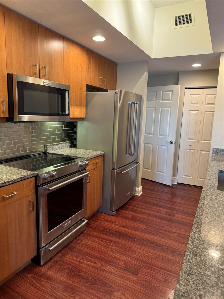 800 Tamiami Trail, FL