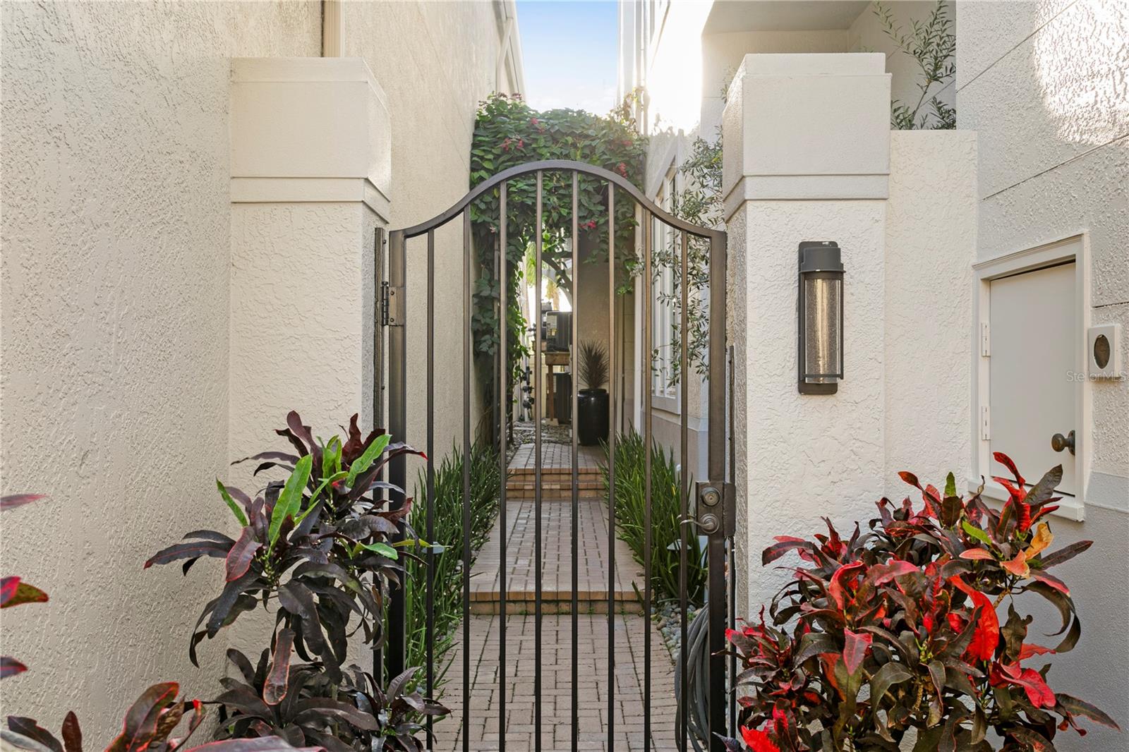 1037 Royal Pass Road, FL