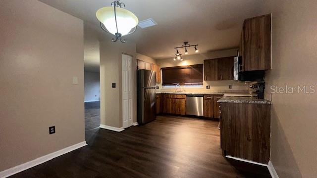 507 Hunter Circle, FL
