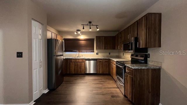 507 Hunter Circle, FL