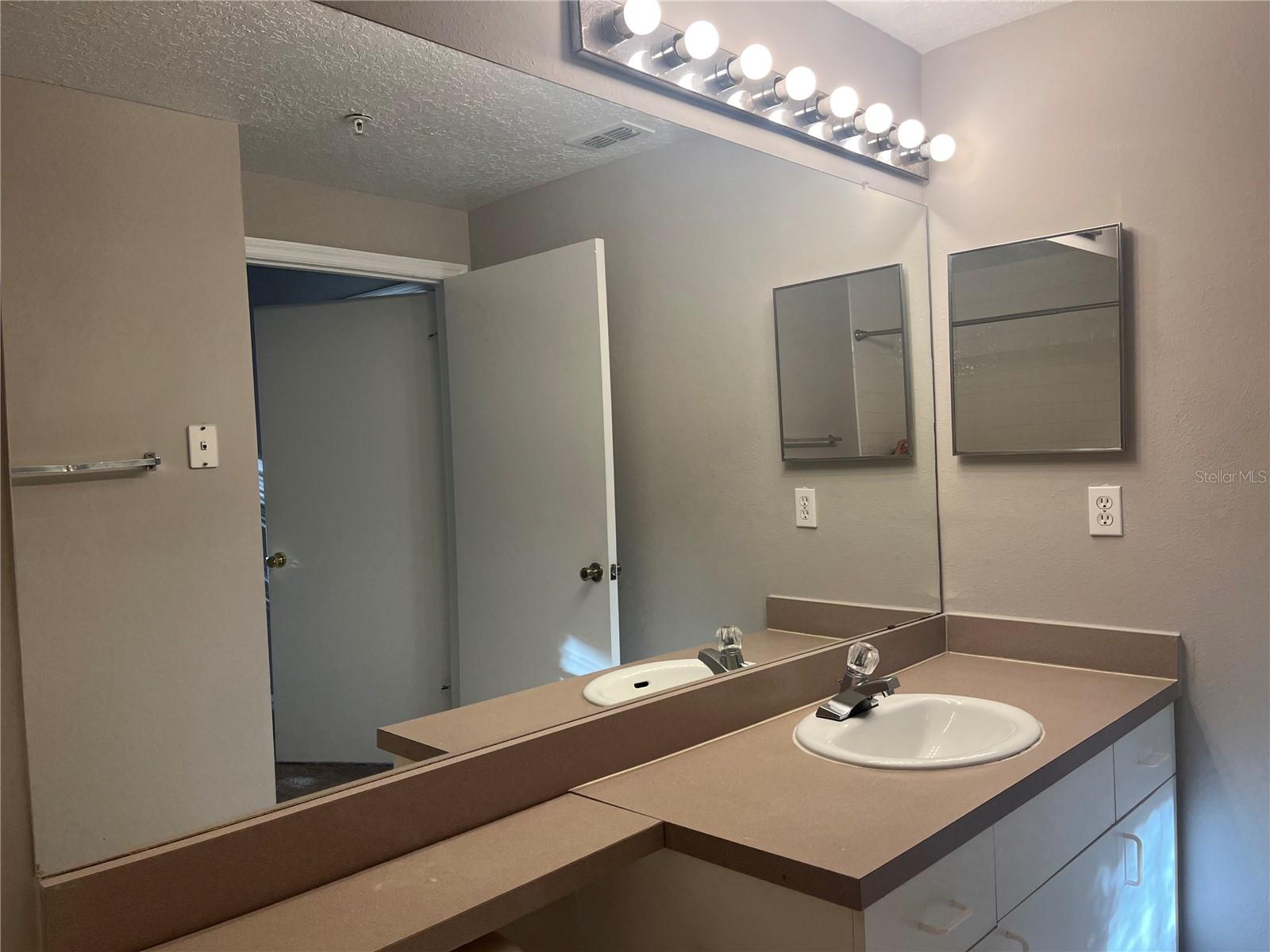 5572 Metrowest Boulevard, FL