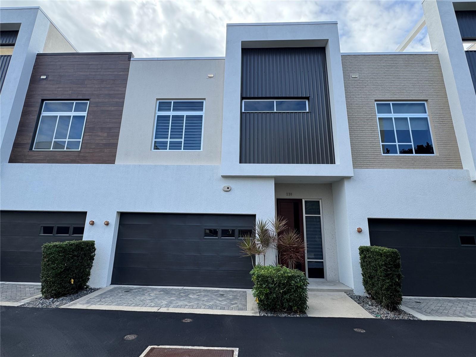 239 Cosmopolitan Court, FL