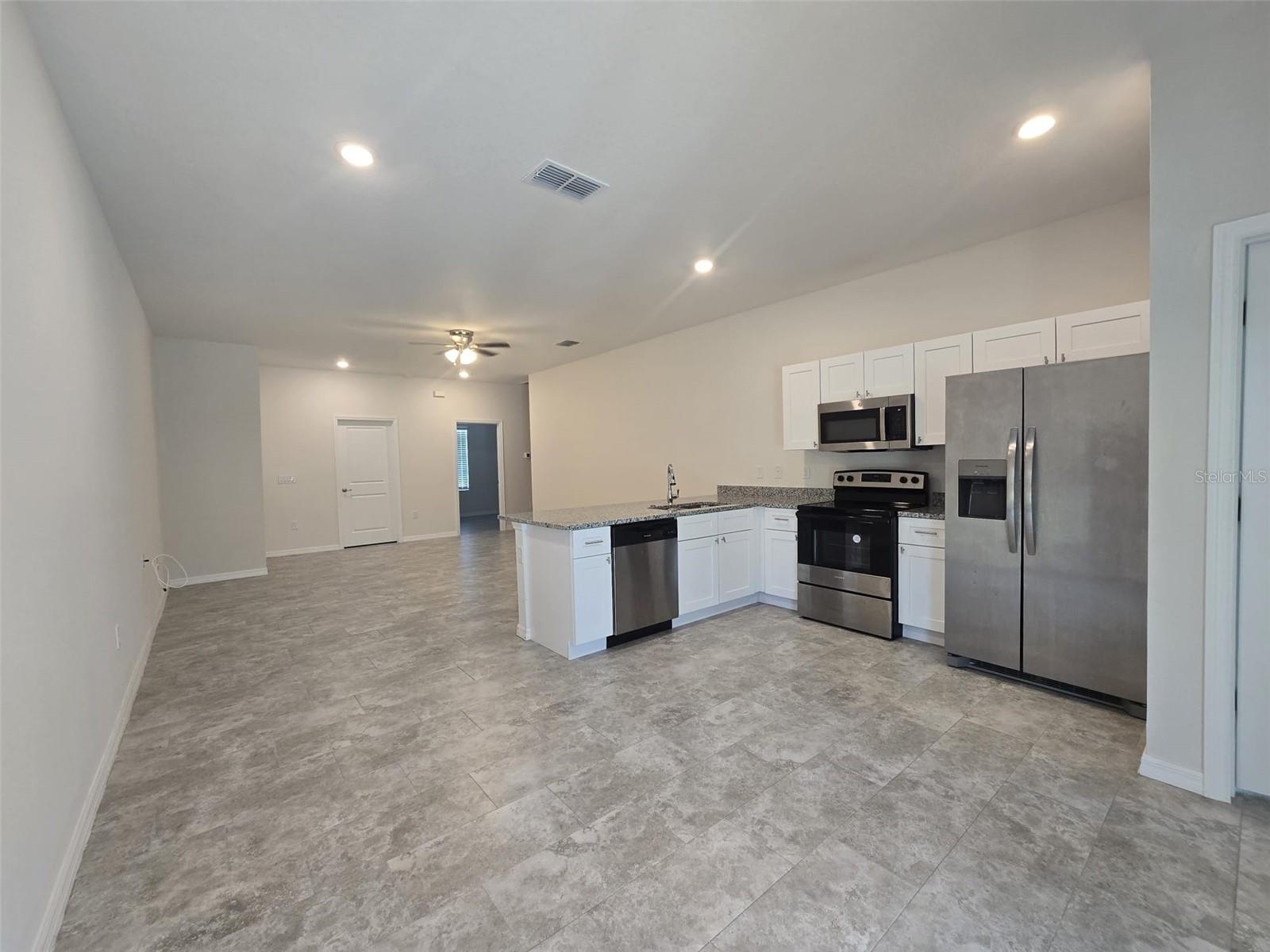 546 Imperial Pl, FL