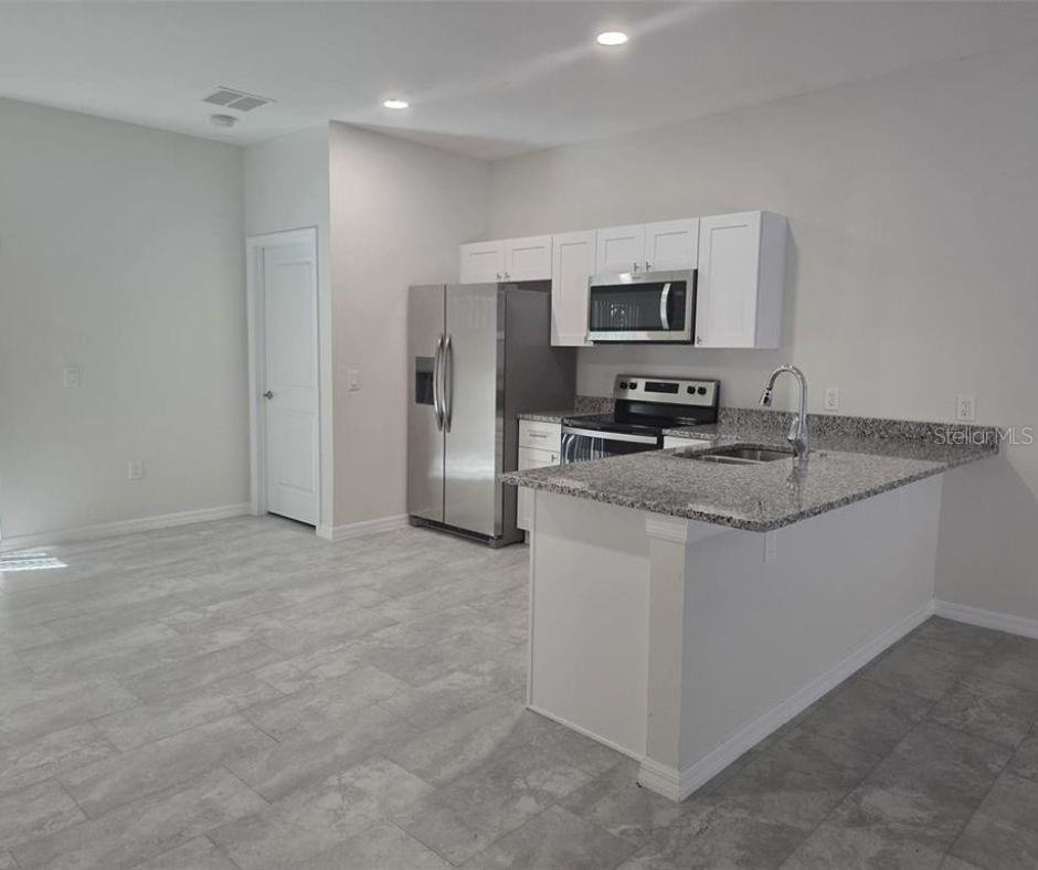546 Imperial Pl, FL