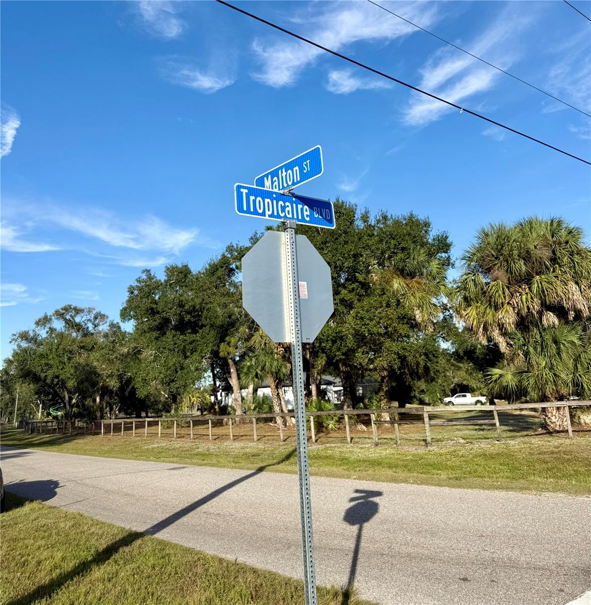 Tropicaire Boulevard, FL