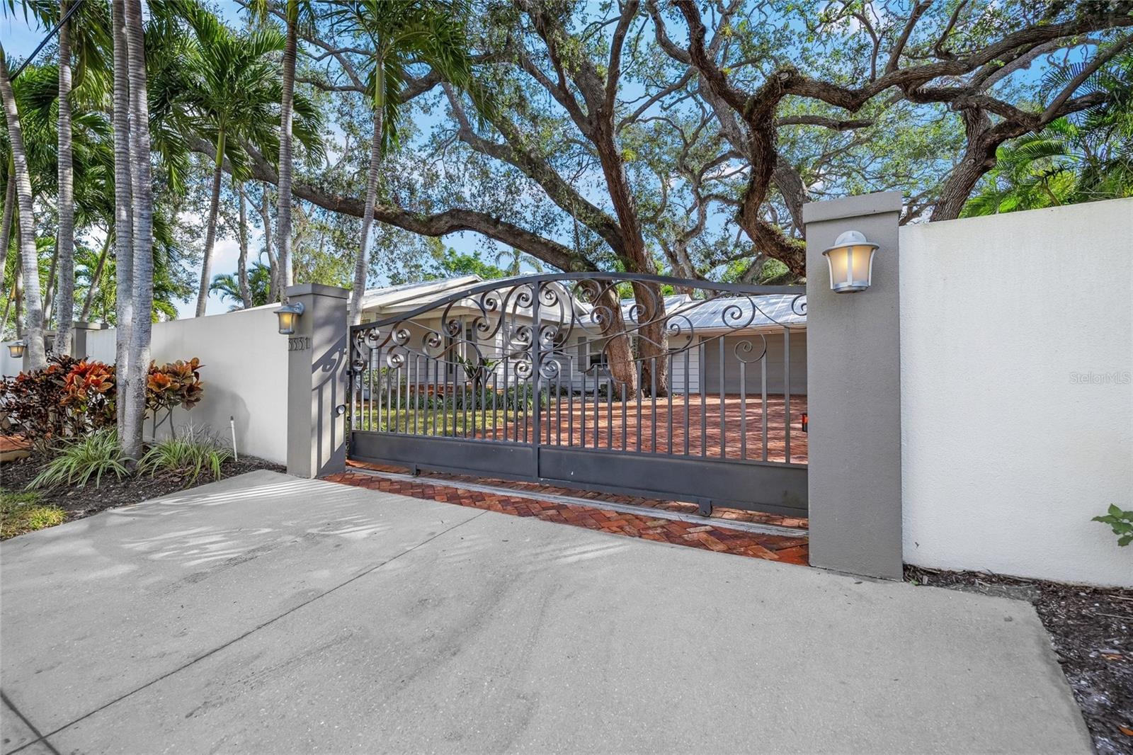 3331 Old Oak Drive, FL