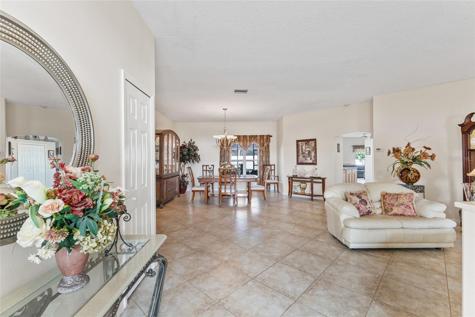 16 London Drive, FL