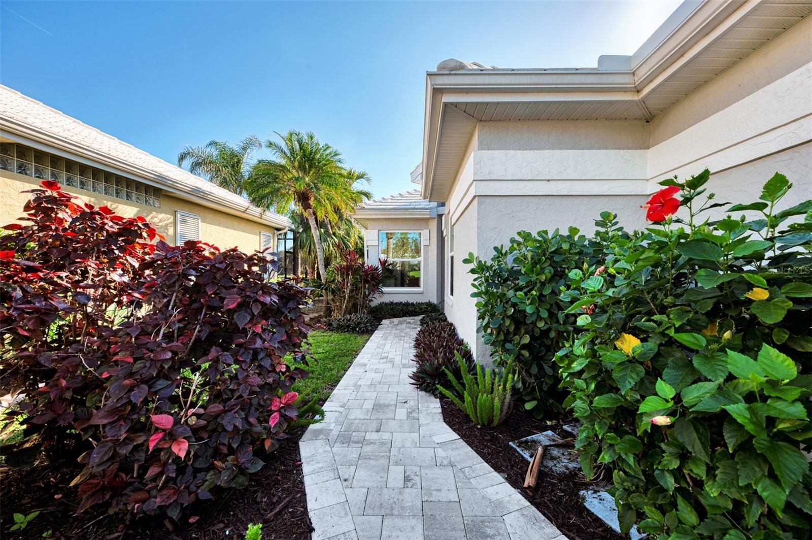 561 Fallbrook Drive, FL