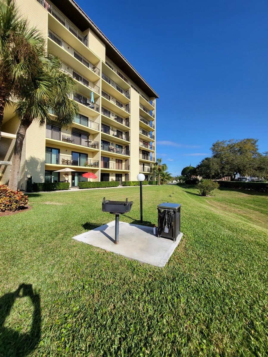 650 Island Way, FL