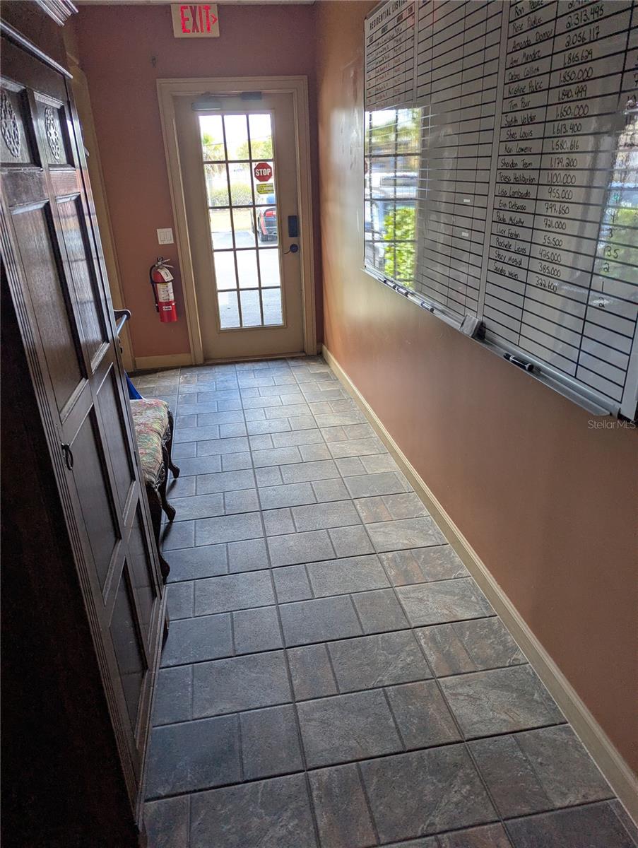 4456 Tamiami Trail, FL