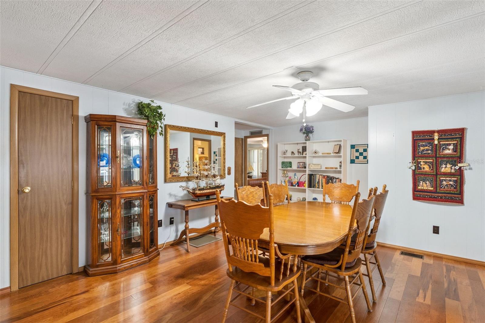 221 Pinewood Drive, FL
