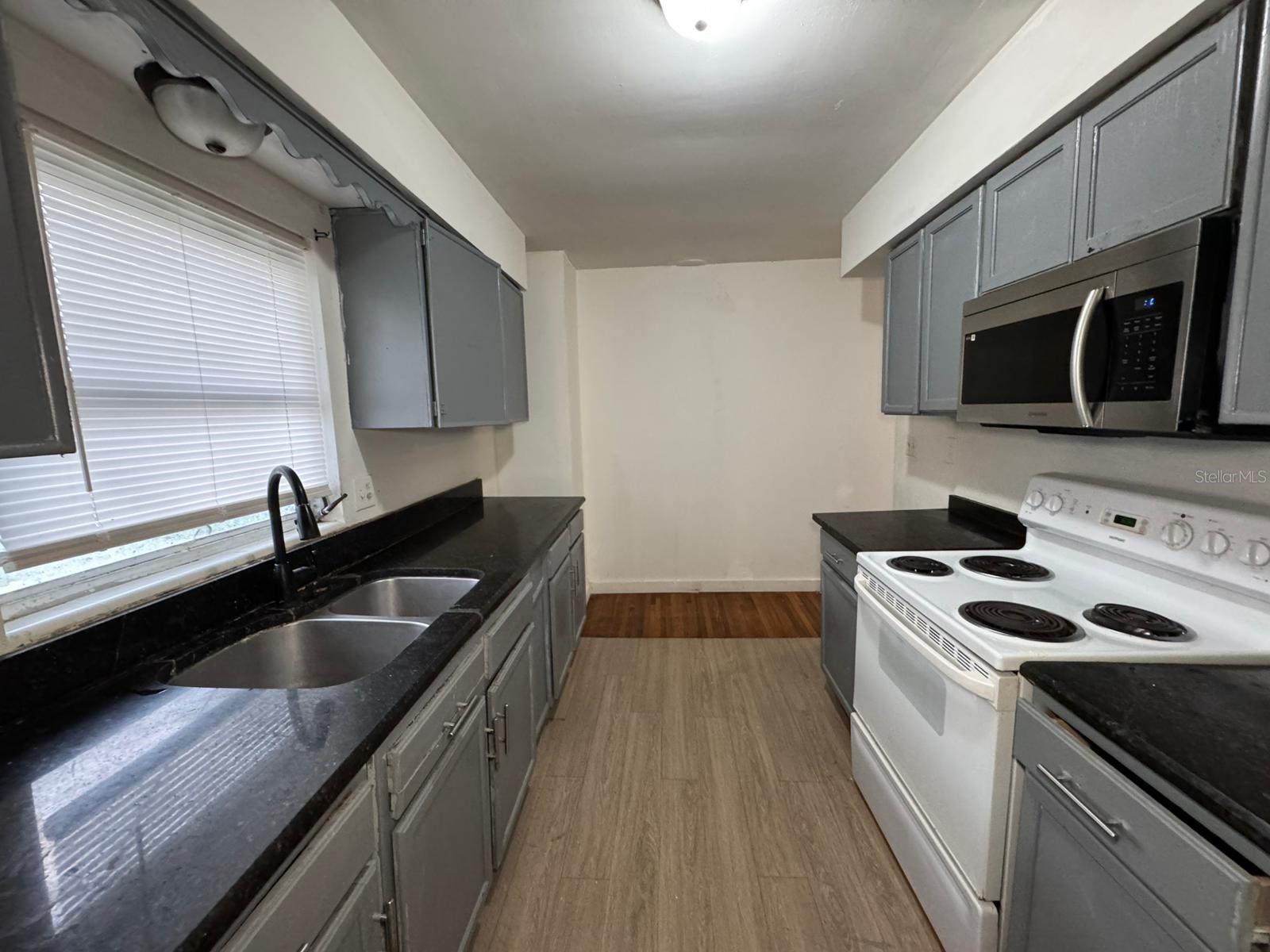 416 Sun Court, FL