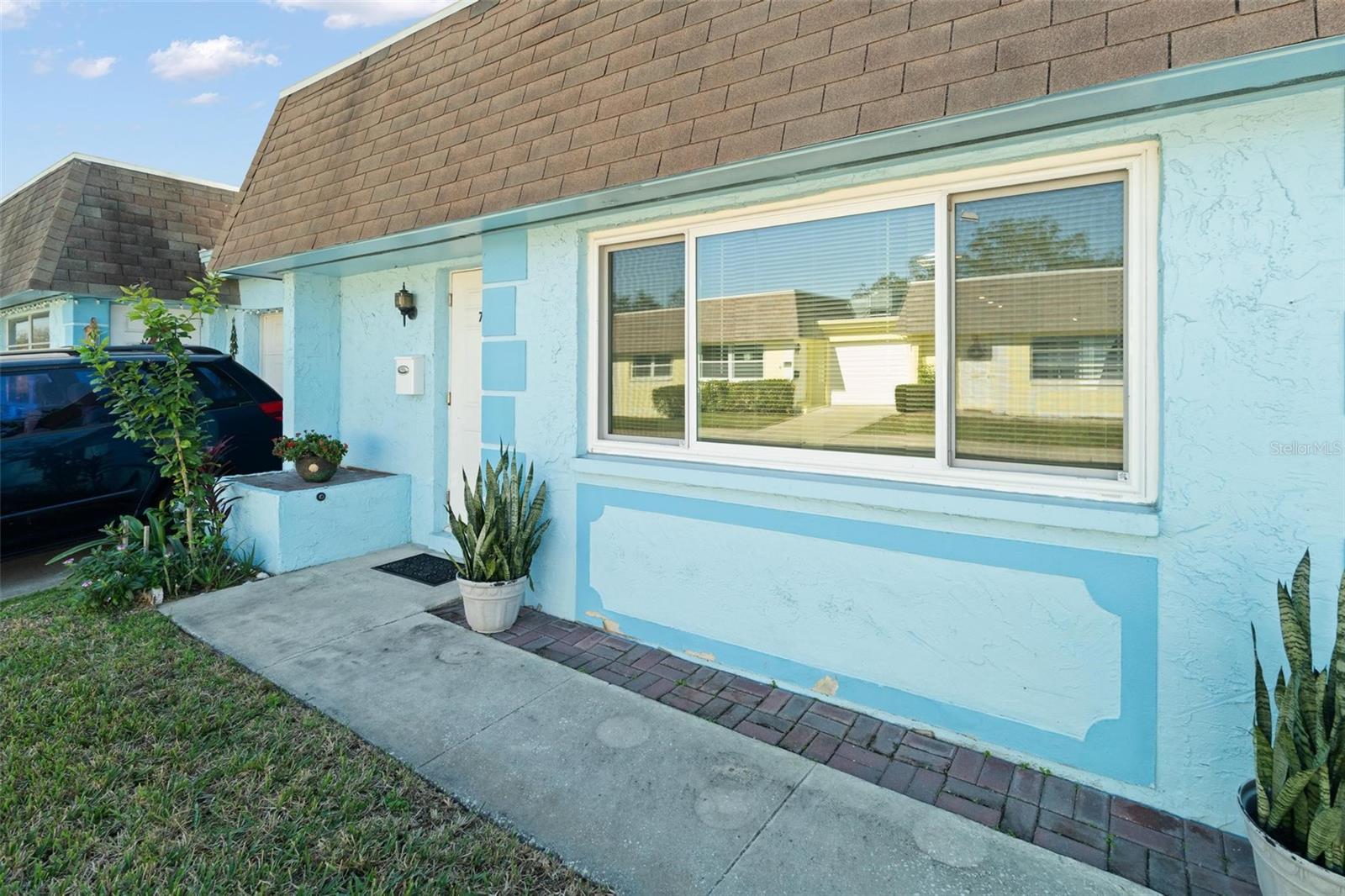 7050 Versailles, FL