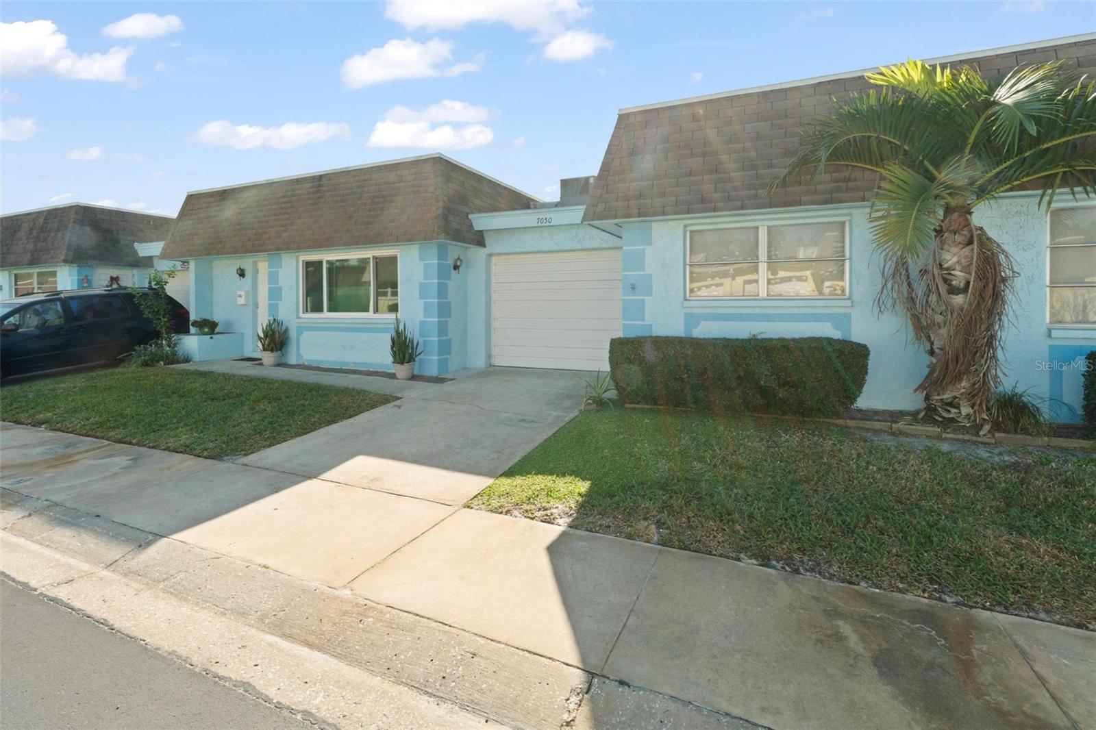7050 Versailles, FL