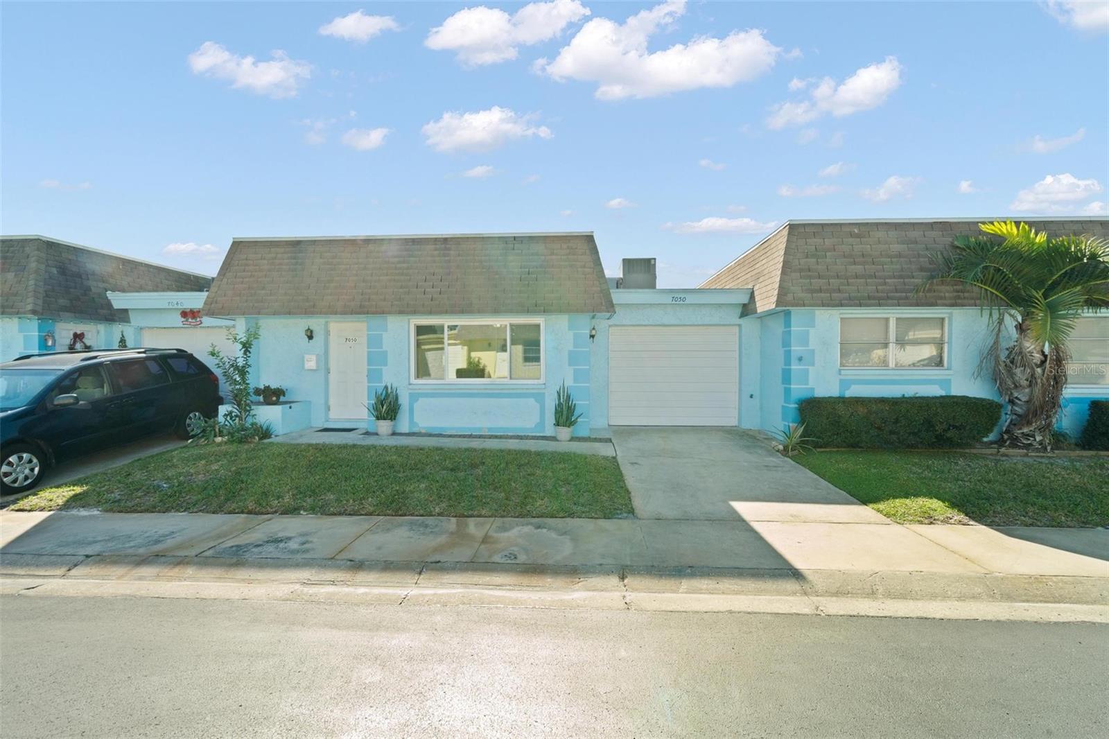7050 Versailles, FL