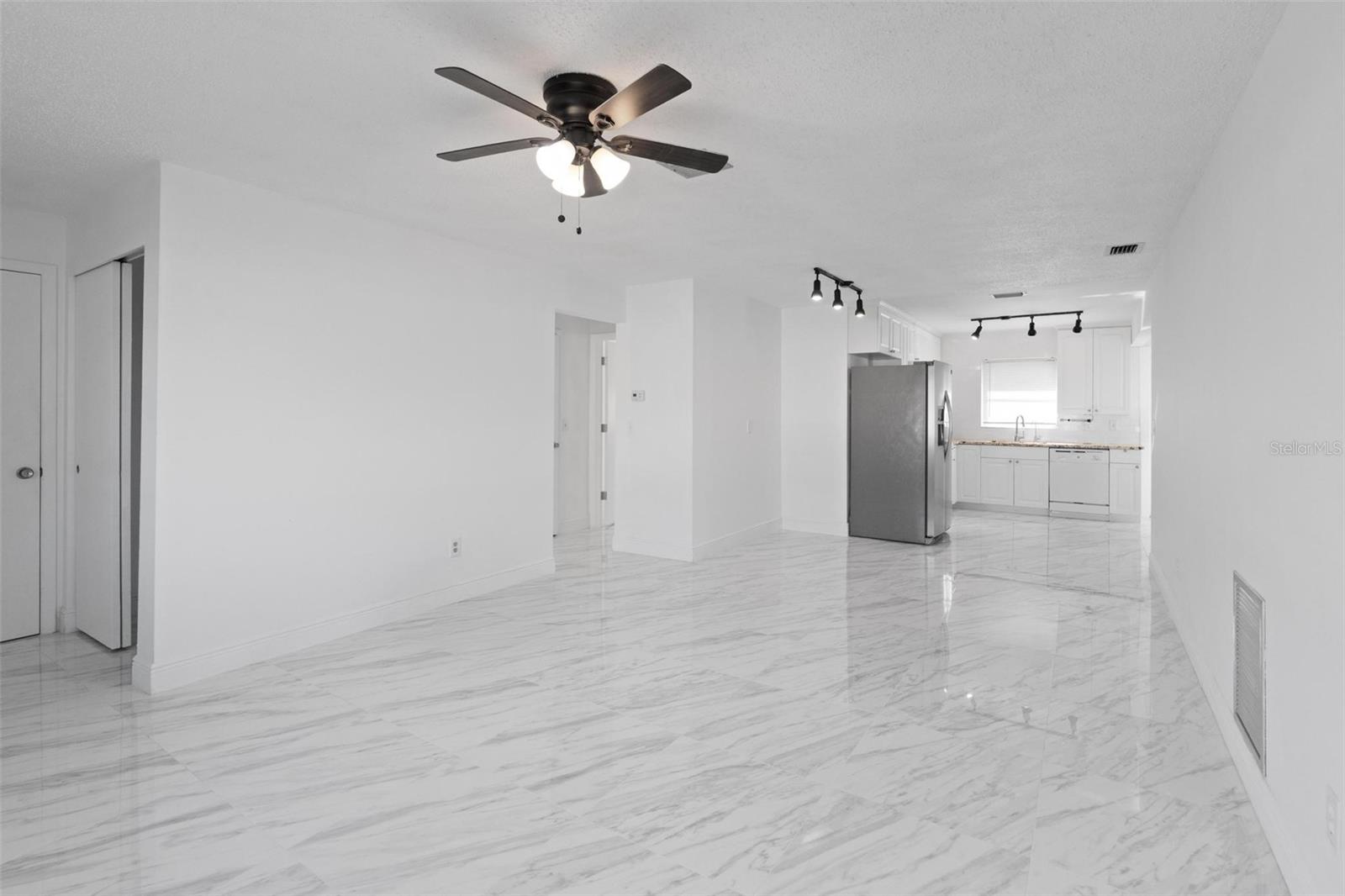 7050 Versailles, FL