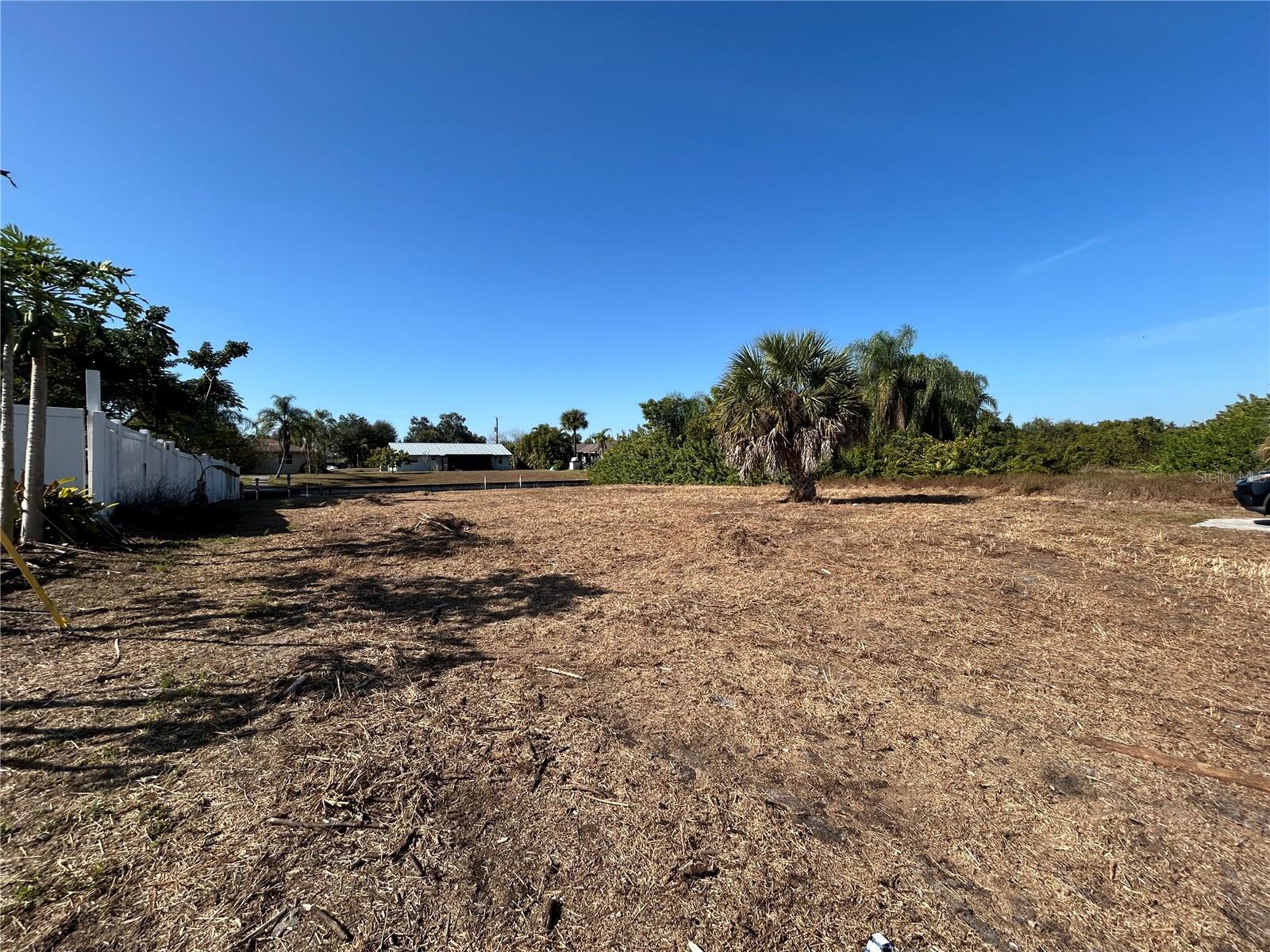 3285 Santa Barbara Dr, FL