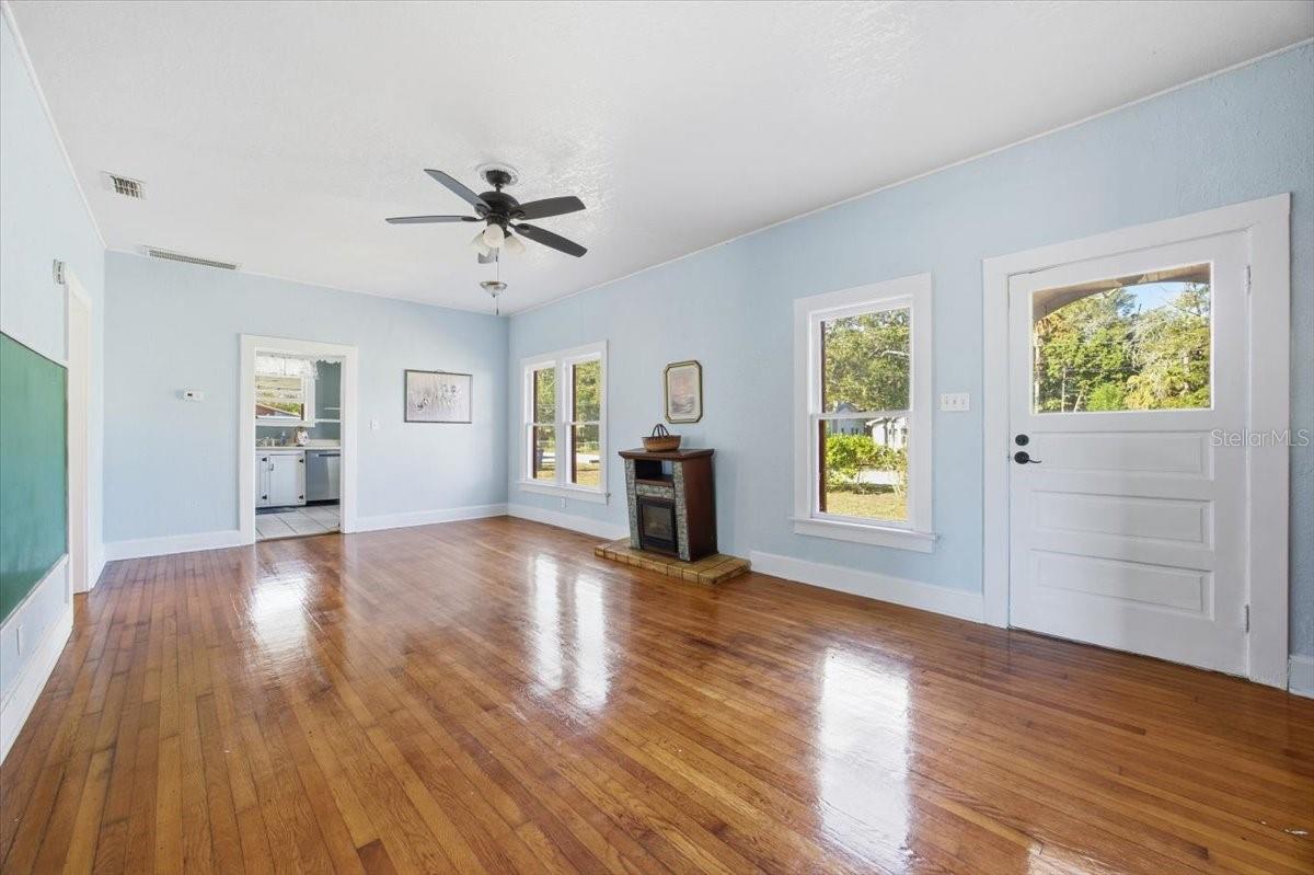 742 Hibiscus Avenue, FL