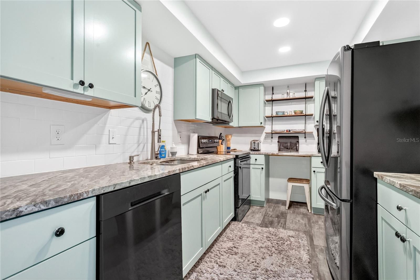 255 Dolphin Point, FL