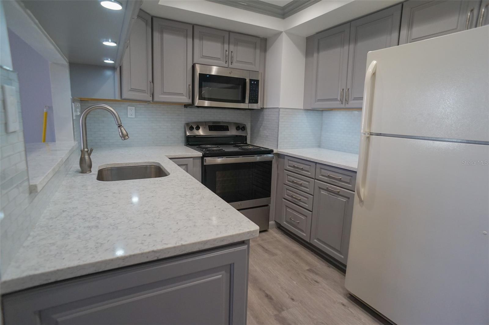 400 Island Way, FL