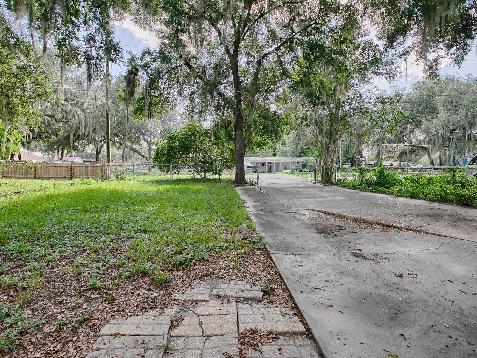 853 Cr 484, FL