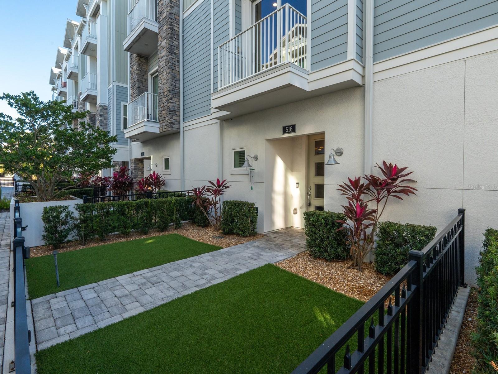 516 Laurel Park Drive, FL