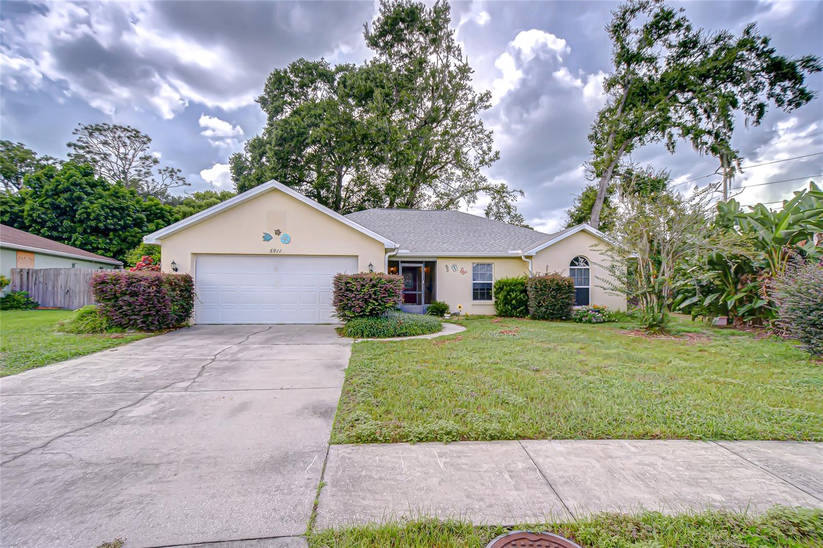 6911 Oakcrest Way, FL