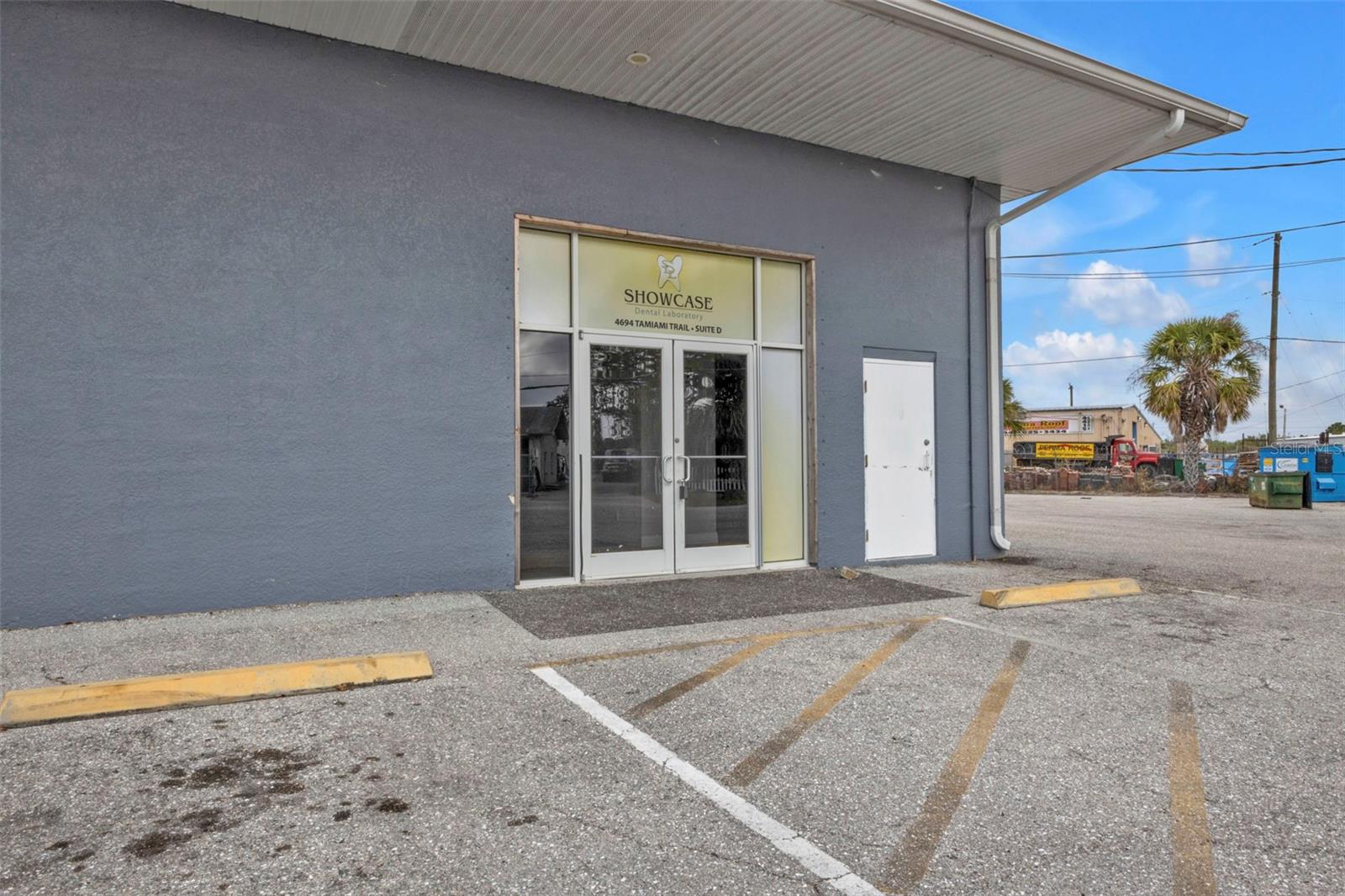 4694 Tamiami Trail, FL