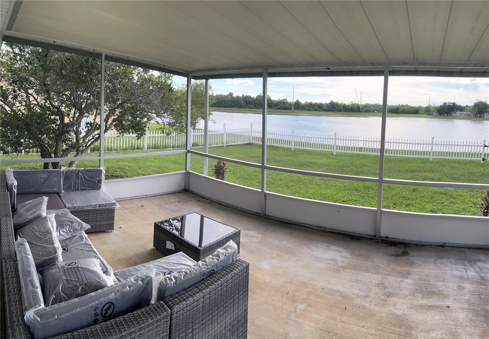 957 Florida Parkway, FL
