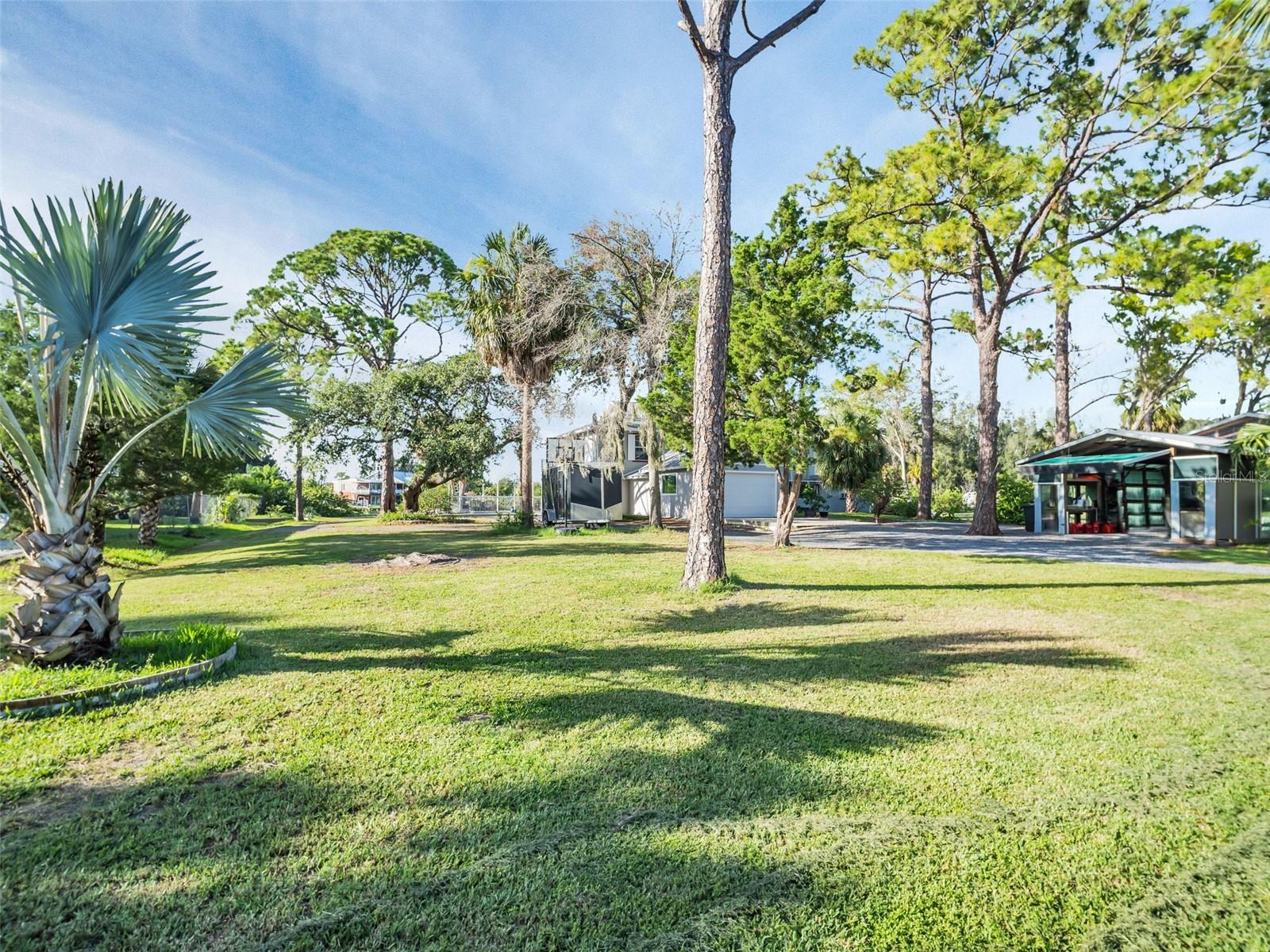 4915 South Road, FL