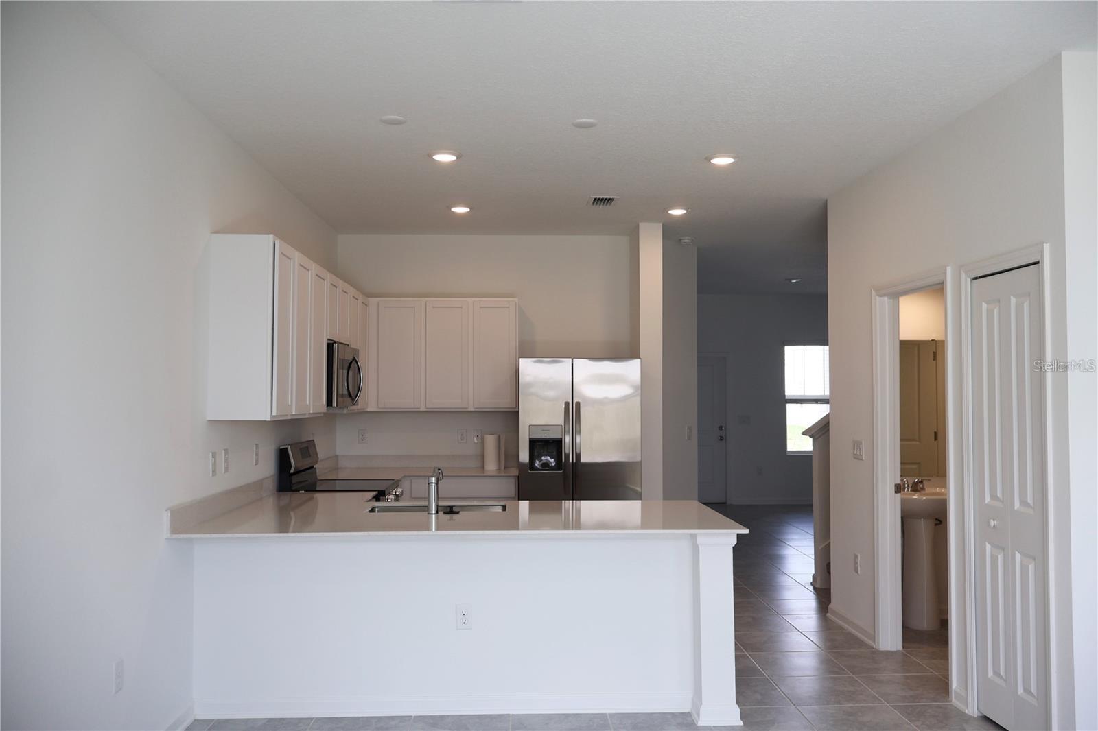 2452 Skyline Loop, FL